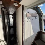 Hidden Gem Hotel en barco